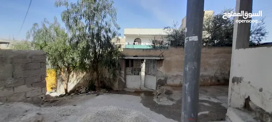  18 بيت مع ارض للبيع
