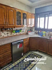  20 للبيع شقه طابقيه اطلاله بحريه طابق ثالث معها غرفه علي السطح ونصف السطح