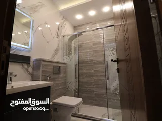  17 شقة دوبلكس طابق أخير مع روف مساحة (215)م الداخلي (100)م الخارجي في أرقى مناطق (أم حجير) شفا بدران