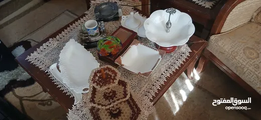  5 طقم كنب بحالة الوكاله مع طاولات