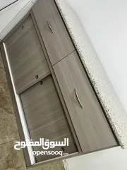  1 خزانة تتكون من باب سحاب