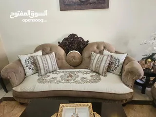  2 طقم كنب فاخر  جيدد عدد 7 مقاعد