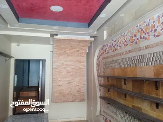 14 محل اللبيع و  للايجار في منطقه وادي صقره مساحه المحل 25 تحت و 25 فوق طابقين وحمام ومطبخ