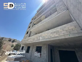  1 شقة سكنية عظم بمساحة واسعة طابق اول مع ترس بالقرب من وسط البلد مقابل مدرس بنات جنين الثانوية