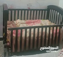  1 سرير اطفال خشب