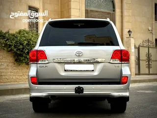  5 تويوتا لاند كروزر (GXR 2015 (V8 وارد صيانة الشركة ( طلب خاص 60th) مالك واحد بحالة الوكالة