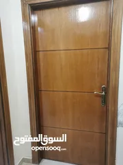  2 متفرقات (باب خشب وطاولة وسط مع 2 زوايا وثريات)