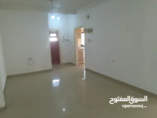  11 شقة  طابق ثالث للبيع في ضاحية الأمير حسن مساحة الشقة 136 متر مربع 3 غرف 2 حمام مطبخ صالون حرف L