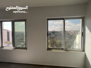  19 للكادر الطبي عيادات للبيع بالقرب من مستشفى الخالدي (شركة خلف واشتي )