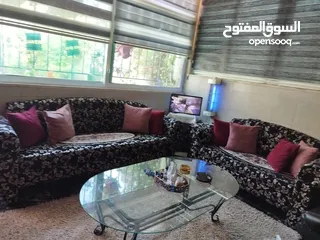  7 طاولة وسطية معدن وزحاج وتنين جانبيات خشب اسود ايكيا وسجلونتين ثلاثية  بتفتح بكس ثنائية وكرسين انتيكا