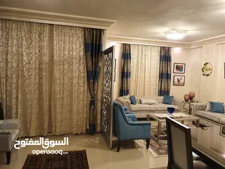  6 *شقه للبيع* في منطقة فيلات النرجس  مساحه : 200م استلام فورى