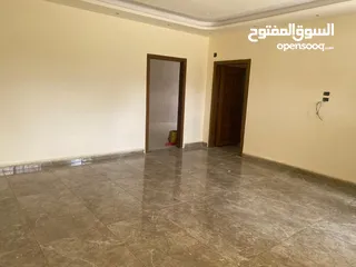  8 شقق طابقيه في المزار الجنوبي