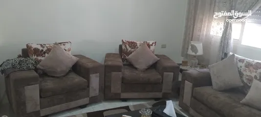  2 طقم كنب 7 مقاعد تفصيل  بحالة ممتازة  الموقع ابونصير ... ......