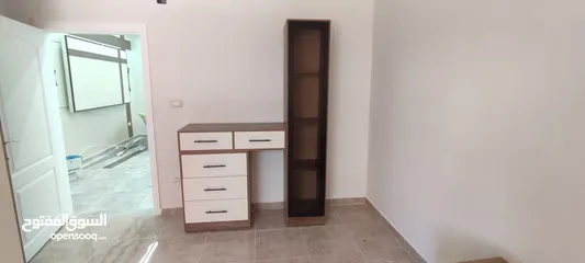  3 للبيع خزانه وتسريحه وجوارير تفصيل