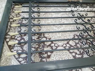  1 باب حمايه خارجي للمنزل تفصيل بحالة ممتازة جدا حديد صب ثقيل