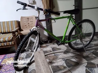  1 دراجه جديده امريكيه سبق للبيع بسعر مغري جنط 27