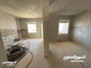  8 شقة أرضية بإطلالة مفتوحة وتشطيب مؤسس — فرصة لتصميم لمساتك الخاصة!