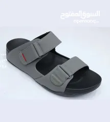  2 احذيه .صلاله يتوفر توصيل