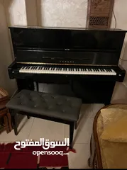  1 بيانو upright ياباني ياماها لون أسود مع ستول خاص به