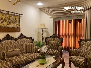  2 طقم كنب كلاسيك للبيع خشب زان