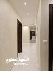  20 شقة طابق ارضي مميزة للبيع بمساحة 196 م بنظام شبه ڤيلا ،ثلاث مداخل مع ترسات واسعة وتشطيبات راقية .