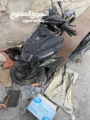  1 سكوتر Qj للبيع كاش بحاجة إلى صيانة