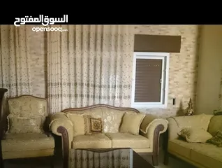  2 طقم ضيوف حفر  للبيع عدد 8 لون ذهبي بارد  مستعمل  استعمال بسيط السعر قابل للتفاوض  الطقم لا يوجد معه