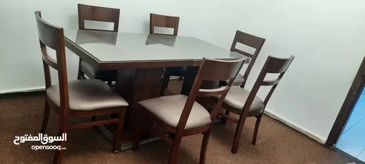  1 طاولة سفرة بحالة جيدة جدا