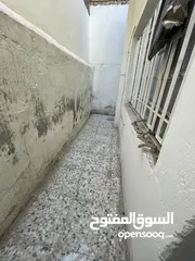  11 دار 100 متر في الشعب شارع الصحه شارع ورصيف عريض  نظيف جدا كامل من جميع النواحي