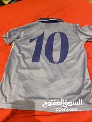  5 Athletica shirt number 10