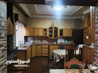  1 شقه ارضيه للبيع كاش او اقساط عن طريق البنك العربي الإسلامي الدولي في عمان حي نزال على الشارع الرئيسي