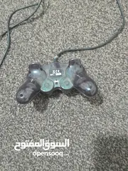  2 بلايستيشن سوني نظيفه شبه جديد في بس نتفه السلك مبين من اليد