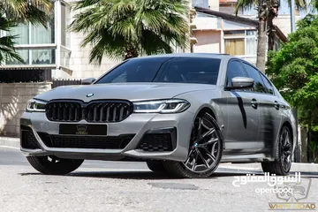  1 Bmw 530I 2023 M kit Gasoline   السيارة مميزة جدا و قطعت مسافة 75,000 كم فقط