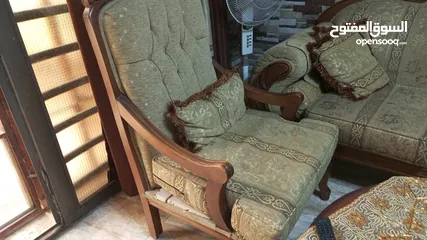  4 طقم كنبايات و طاولات للبيع