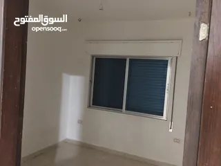  6 شقة ارضيه للبيع في حي نزال