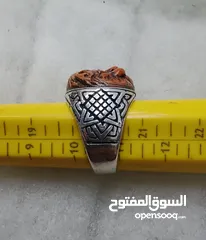  6 خاتم مغربي قديم متوج بقطعة مرجان