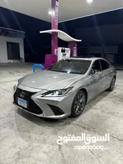  17 لكزس ES350 2020 F  لون مميز في قمة النظافة