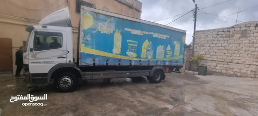  1 متوفر شحن لنقل البضائع وكافة المستلزمات