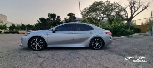  13 Toyota Camry SE 2018