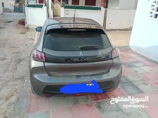  5 Peugeot 208