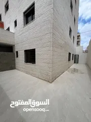  7 شبه ارضي 130م مع حديقة و ترس 90 متر في البنيات خلف البتراء