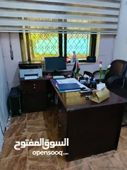  2 مكتب لون بني بحالة ممتازة في النزهة