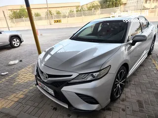  5 Toyota Camry SE V6 2018