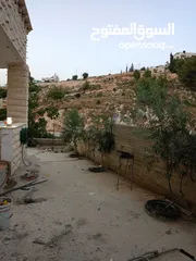  5 بيت للبيع طابقين في بيت اولا    يوجد بئر ماء  مخزن  مكتب خارجي معزول عن البيت  حمام خارجي  ثلاجه .غس