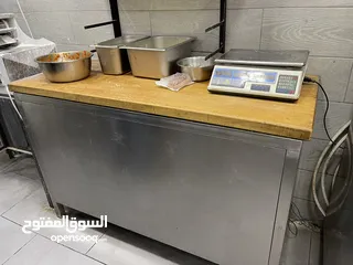 26 محل معجنات مع كامل عدته للبيع بخلو بداعي السفر