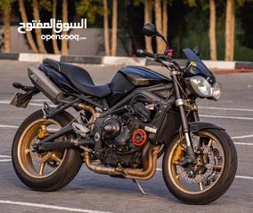  2 Triumph Street Triple 675 R