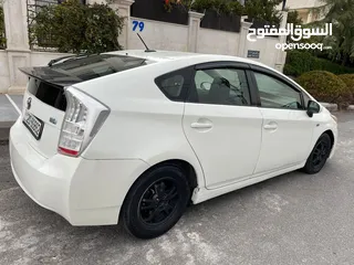  5 Toyota Prius 2010