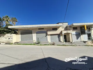  3 محلات تجارية للايجار في يعبد في موقع استراتيجي