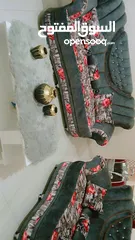  3 طقم كنب بحاله ممتازه مع طاوله