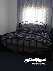  2 تخت حديد مستعمل وكاله للبيع استعمال خفيف وشرا ما بقصر معو